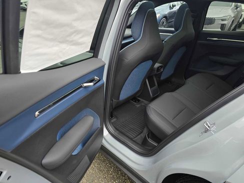 New 2026 Volvo EX30 Cross Country Ultra image 17