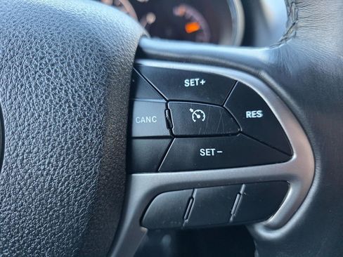 Used 2018 Jeep Grand Cherokee Limited w/ Luxury Group II image 19