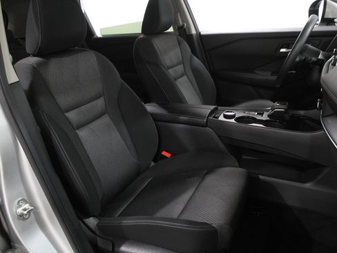 Used 2024 Nissan Rogue SV image 16