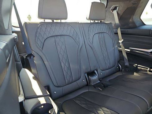 Used 2025 BMW X7 M60i image 12