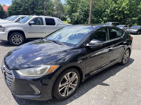 Used 2017 Hyundai Elantra Limited w/ Limited Tech Package 04 FWD image 13