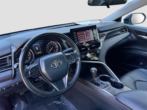 Used 2024 Toyota Camry SE image 9