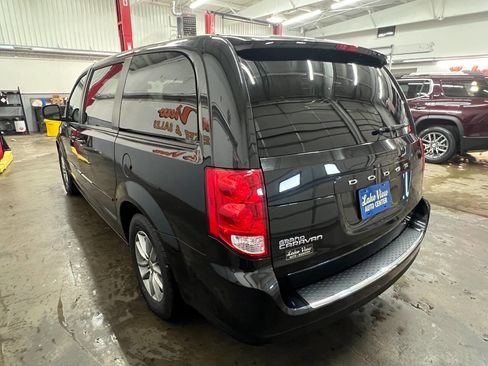 Used 2016 Dodge Grand Caravan SE image 5