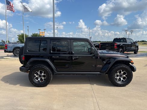 Used 2022 Jeep Wrangler Unlimited Rubicon w/ Cold Weather Group AWD/4WD image 7
