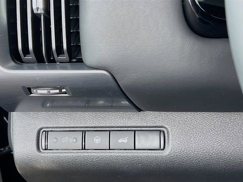 New 2026 Nissan Pathfinder SL image 9