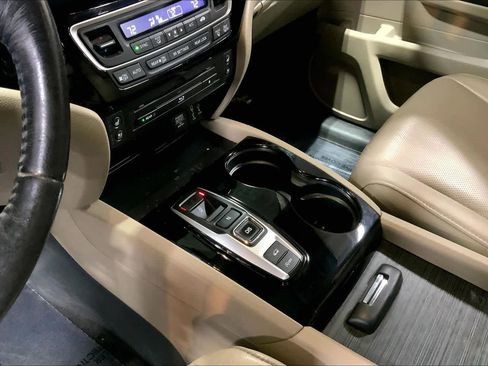 Used 2018 Honda Pilot Elite image 16