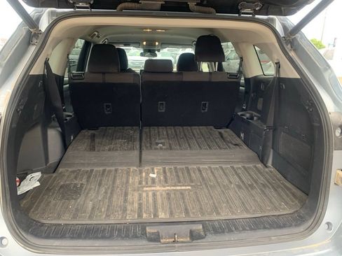 Used 2021 Toyota Highlander LE AWD/4WD image 19