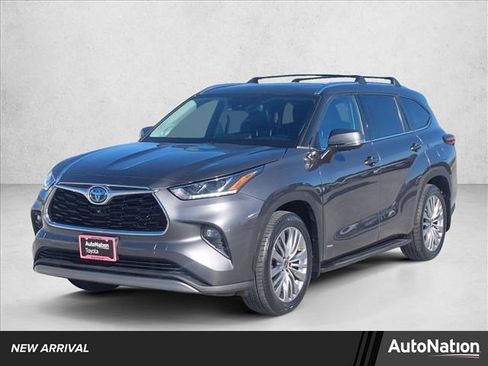 Used 2023 Toyota Highlander Platinum image 1