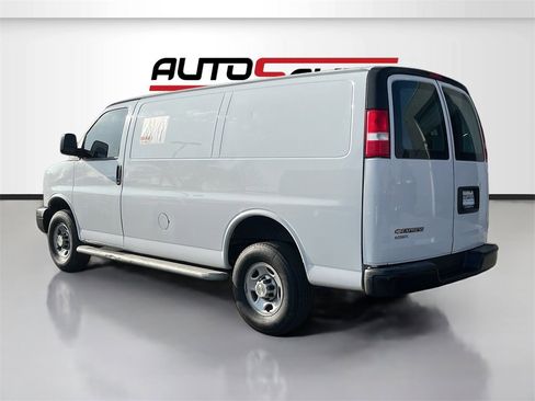 Used 2023 Chevrolet Express 2500 w/ Driver Convenience Package image 5
