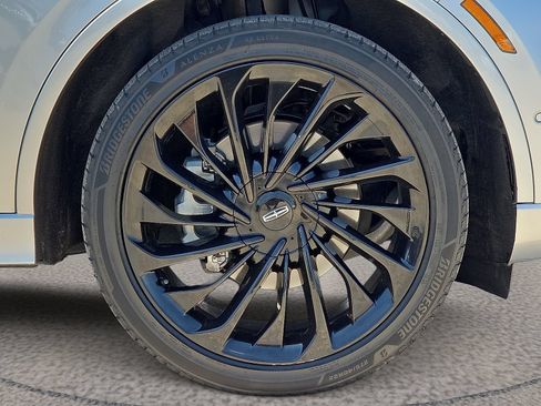 Used 2022 Lincoln Aviator Reserve w/ Equipment Group 201A AWD/4WD image 8