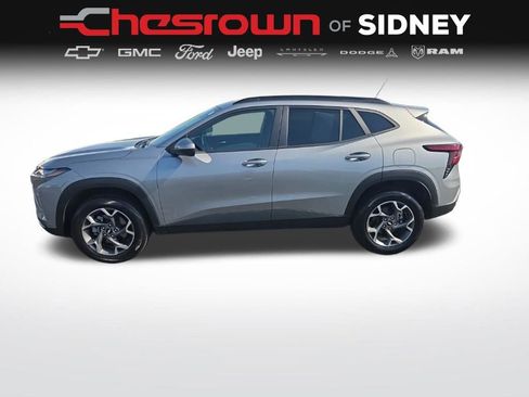 Used 2024 Chevrolet Trax LT w/ Driver Confidence Package FWD image 8