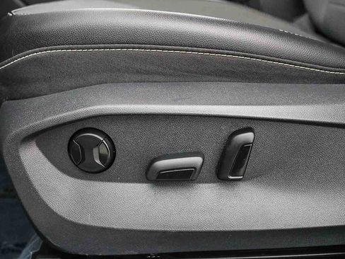 Used 2022 Volkswagen Taos SE image 21