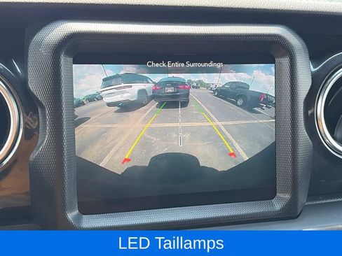Used 2021 Jeep Wrangler Unlimited Sahara AWD/4WD image 22