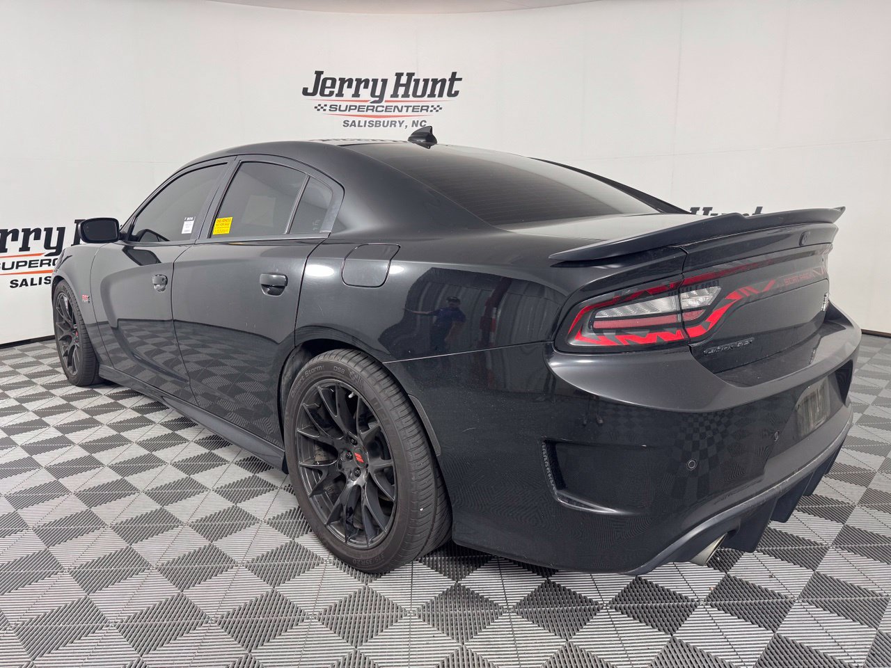 Used 2017 Dodge Charger R/T Scat Pack w/ Driver Confidence Group RWD image 9