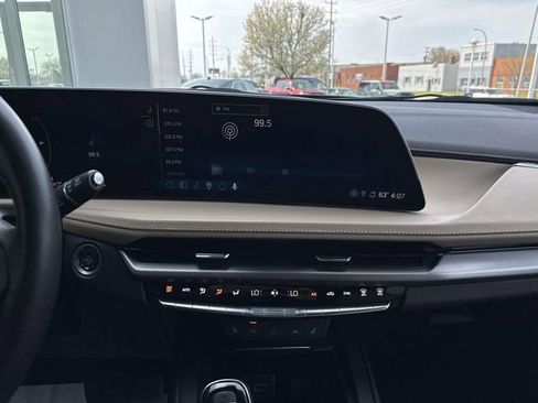 Certified 2024 Cadillac XT4 Luxury w/ Cold Weather Package AWD/4WD image 45