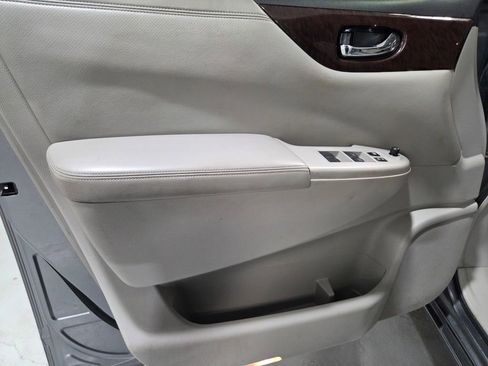 Used 2015 Nissan Quest SV image 9