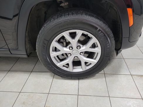 Used 2022 Jeep Grand Cherokee Limited image 51