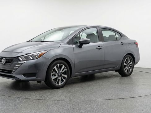 Used 2025 Nissan Versa SV image 3