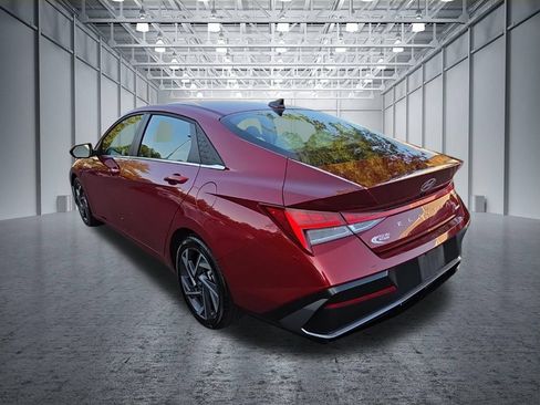 Used 2025 Hyundai Elantra Limited FWD image 6