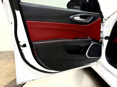 Used 2020 Alfa Romeo Giulia w/ Quick Order Package 22K Sport RWD image 11