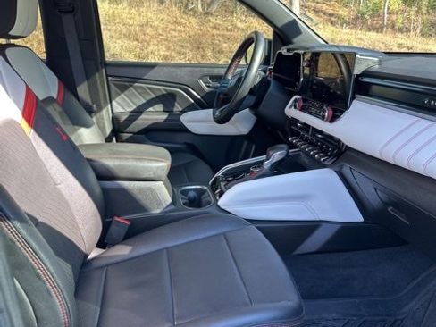 Used 2023 GMC Canyon AT4X image 10