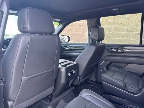 Used 2021 GMC Yukon Denali w/ Denali Premium Package AWD/4WD image 13