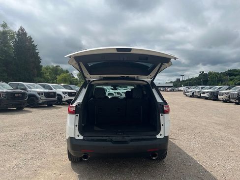 Used 2021 Chevrolet Traverse RS FWD image 13