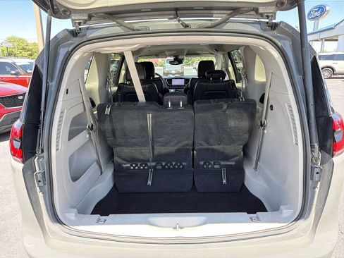 Used 2022 Chrysler Pacifica Touring-L FWD image 29