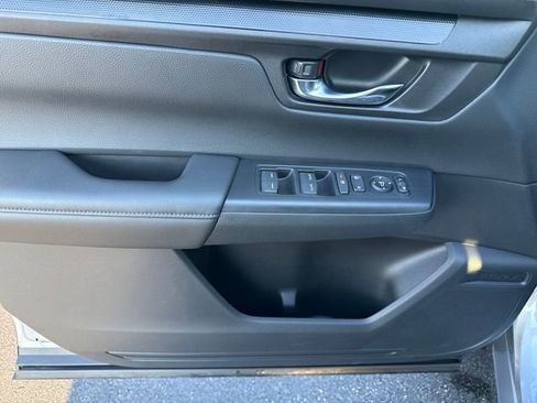 Certified 2025 Honda CR-V EX image 9