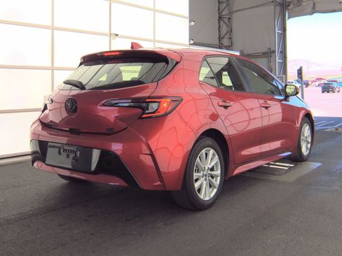 Used 2023 Toyota Corolla SE w/ SE Premium Package FWD image 7