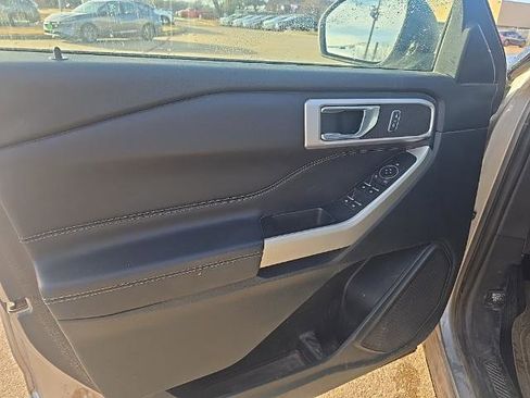 Used 2021 Ford Explorer XLT image 12