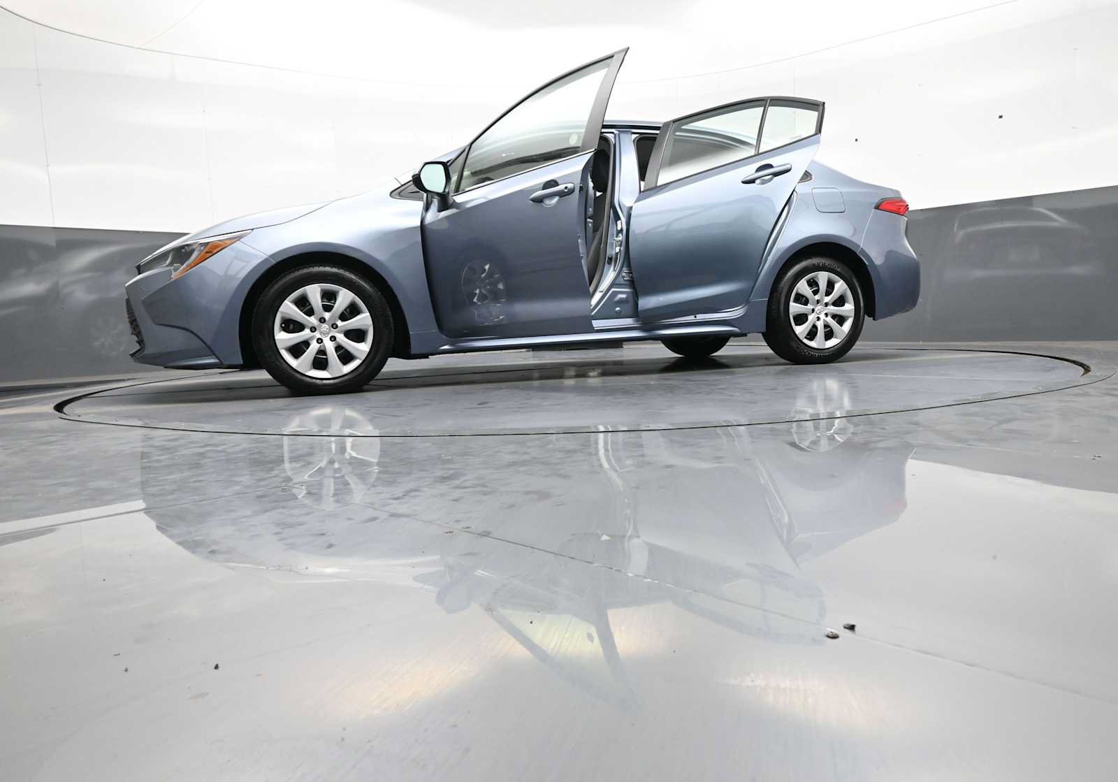 Used 2025 Toyota Corolla LE FWD image 46
