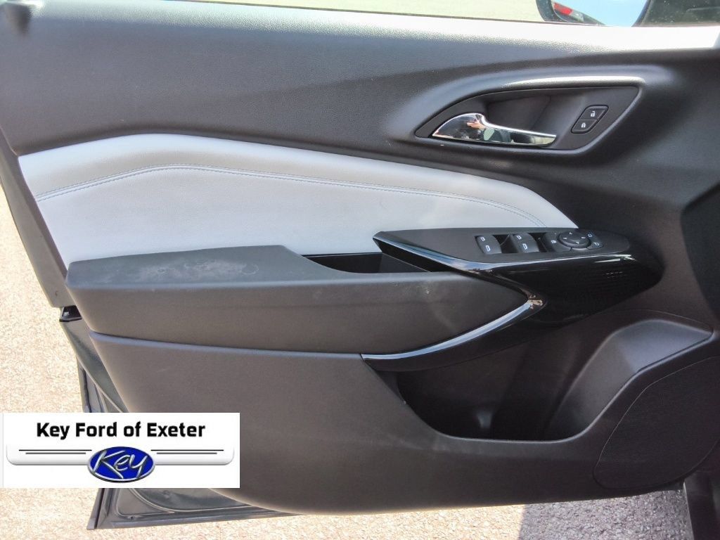Used 2025 Chevrolet Trax LT FWD image 21