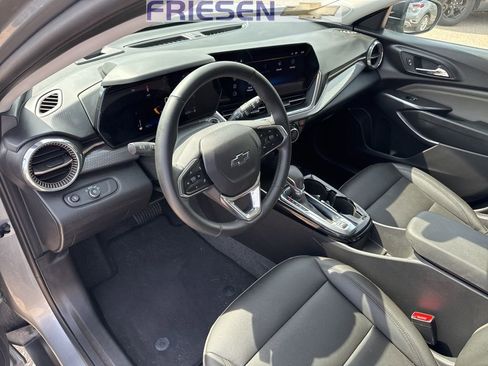 Used 2025 Chevrolet Trax ACTIV w/ Driver Confidence Package image 10