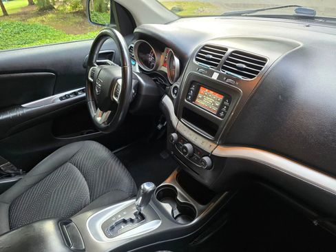 Used 2019 Dodge Journey SE w/ Premium Group image 11