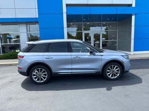 Used 2022 Lincoln Corsair AWD w/ Premium Package image 3