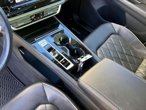 Certified 2024 Volkswagen Atlas SEL Premium R-Line image 17