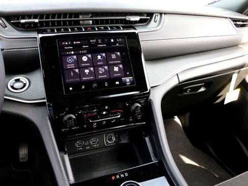 New 2025 Jeep Grand Cherokee L Laredo image 13