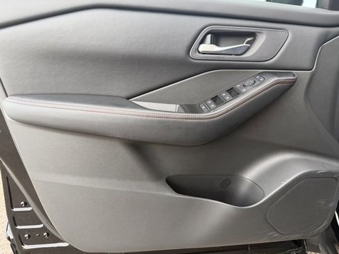 Certified 2025 Nissan Rogue SV image 12