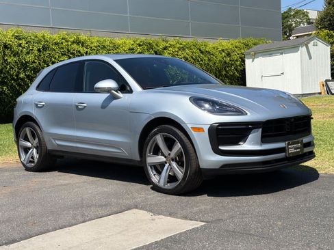 Certified 2024 Porsche Macan AWD/4WD image 10