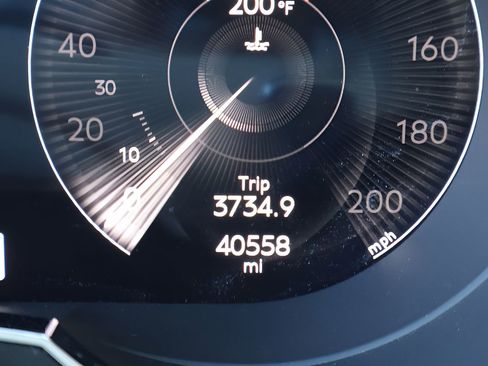 Used 2021 Bentley Bentayga Base image 25