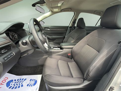 Used 2024 Nissan Altima 2.5 SV AWD/4WD image 9