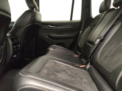 Used 2023 Jeep Grand Cherokee Altitude AWD/4WD image 18