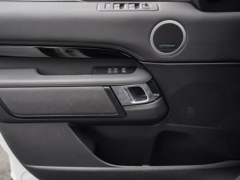 Used 2023 Land Rover Discovery S image 36