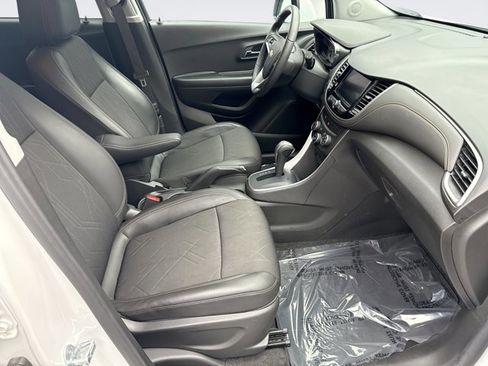 Used 2022 Chevrolet Trax LT w/ Driver Confidence Package image 16