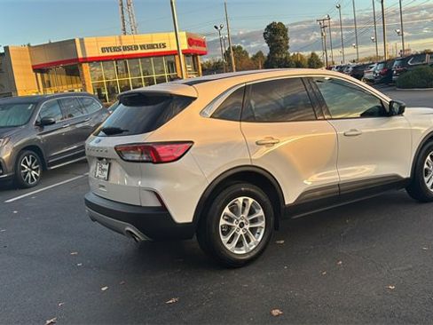 Used 2022 Ford Escape SE image 30