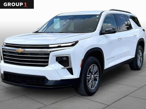 Used 2026 Chevrolet Traverse LT FWD image 1