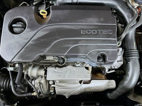 Used 2018 Chevrolet Cruze Premier image 13