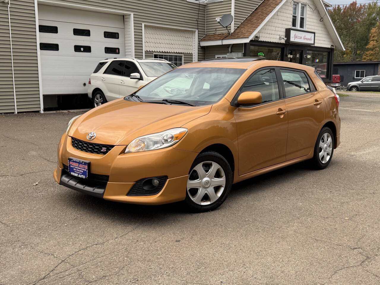 Used 2009 Toyota Matrix S w/ All Weather Guard Pkg FWD image 2