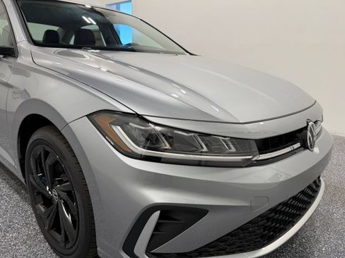 New 2026 Volkswagen Jetta SE FWD image 18